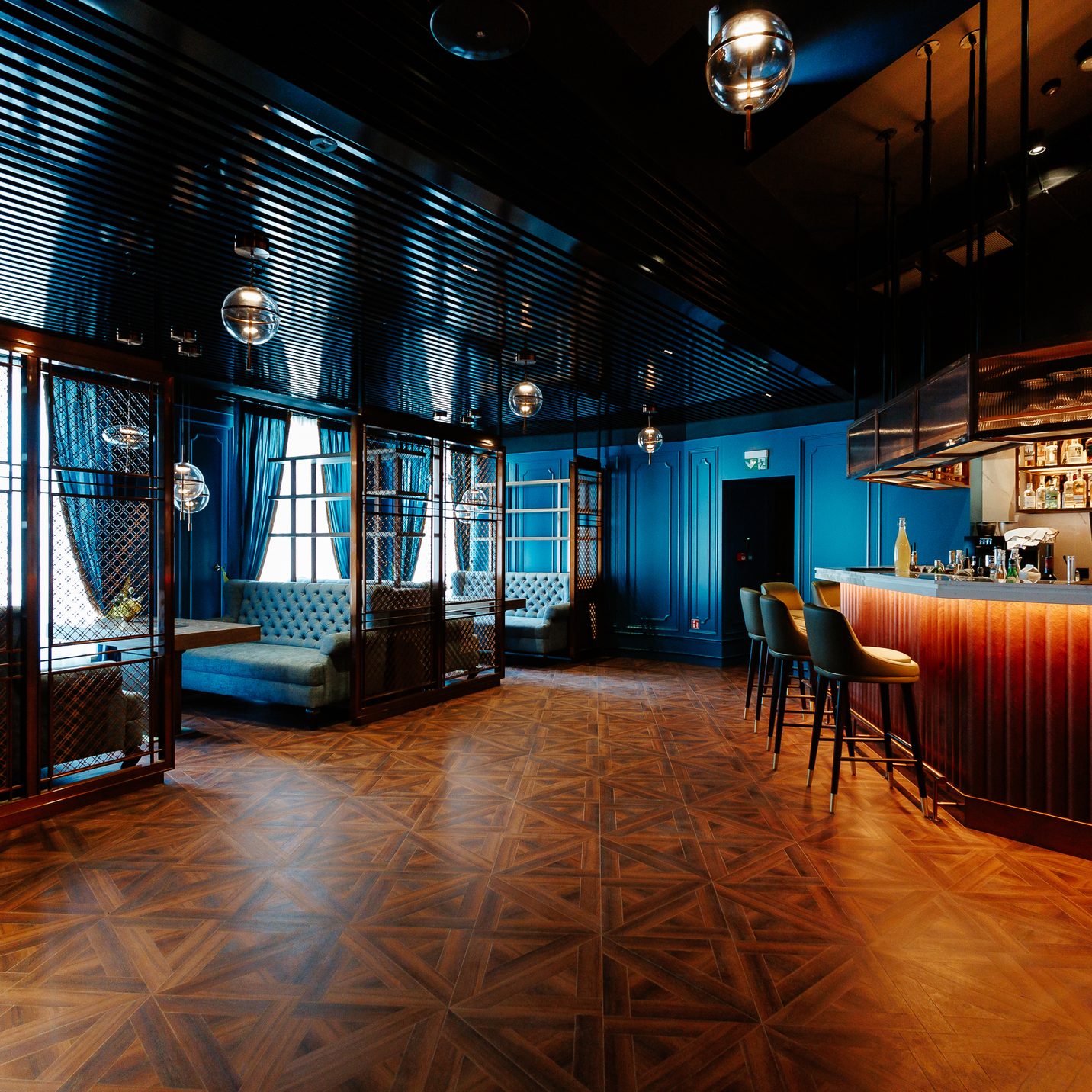 Peacock Lounge — gallery 1